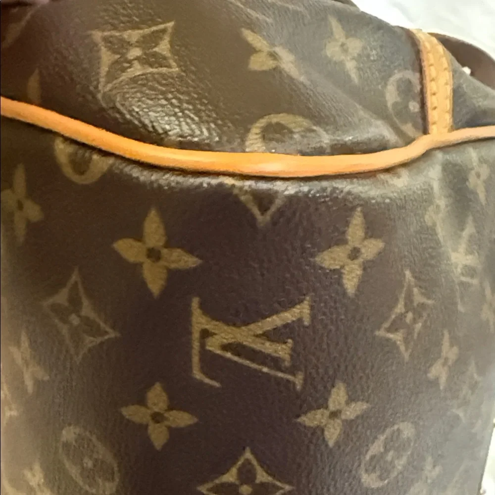 Louis Vuitton Montorgueil PM Monogram Shoulder Bag - Picture 7 of 13